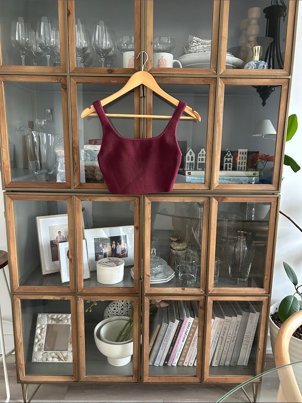 Aritzia Babaton Ribbed Cropped Tank - Burgundy